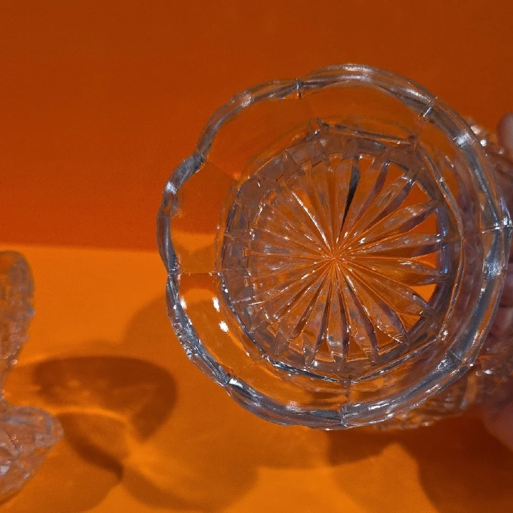 (J30)  Elegant Clear Glass Candy/storage Jar